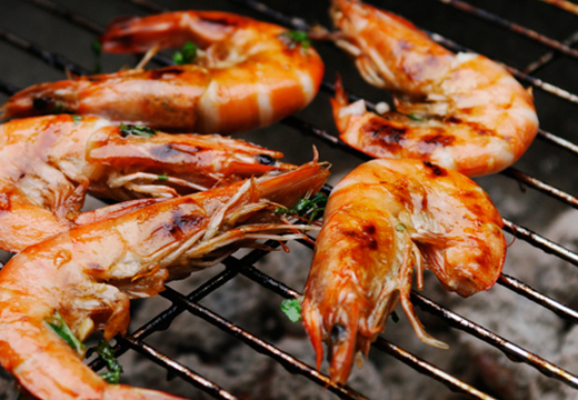 Scampis grillés, curry rouge et citron vert